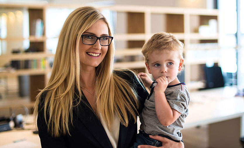 BenifitsRewards_WorkLifeBalance_834x506_V1 Professional parent