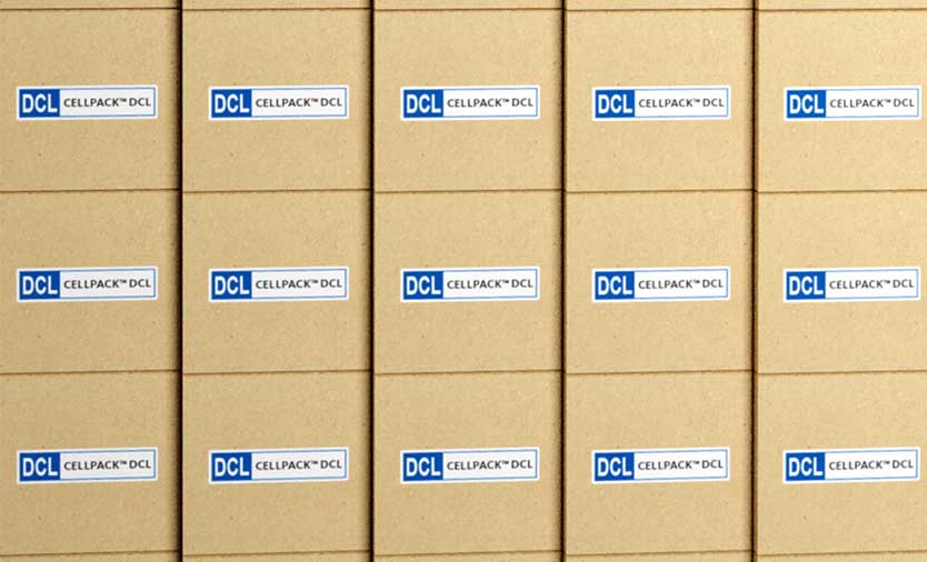 Pilas de cajas de reactivos