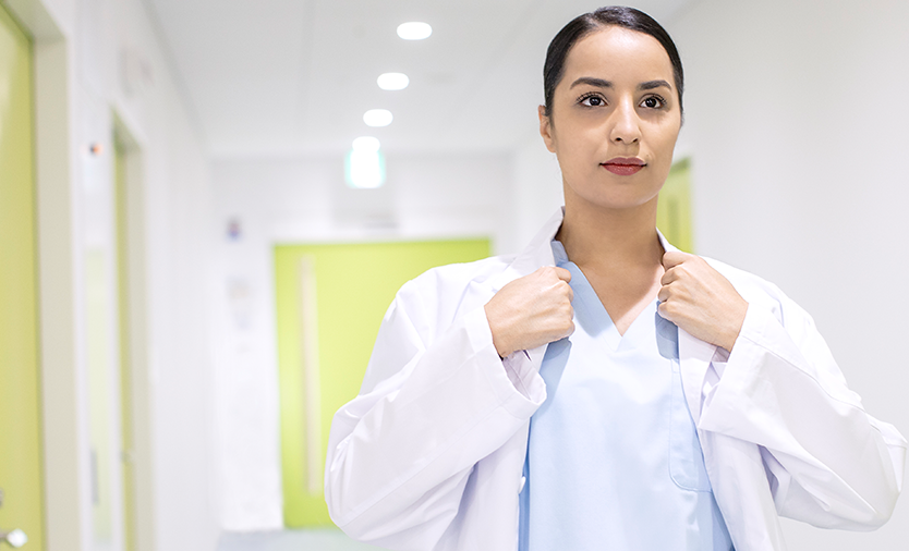 ShapingAdvancementHealthcare_LabTech_834x506_V1 Lab tech