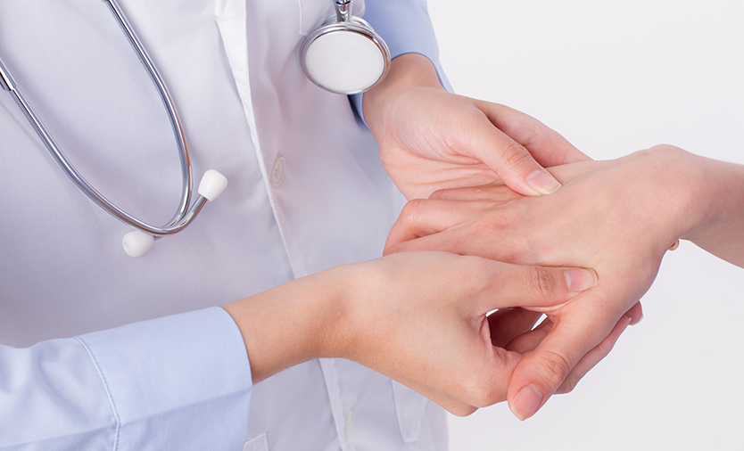 Thrombopoiesis_DoctorPatient_834x506_V1 Doctor and patient