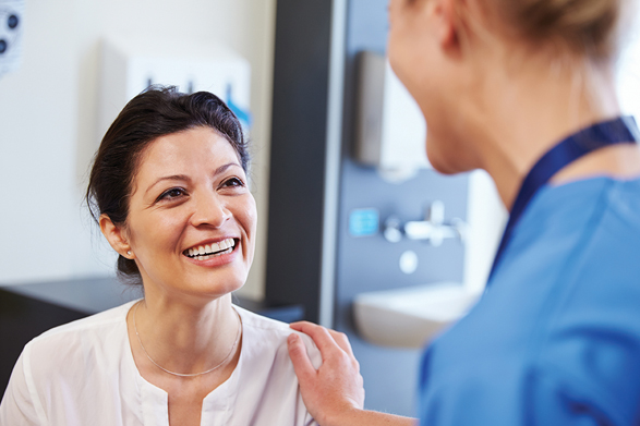PhysicianOfficeLabs_DrPatient_587x391_V1 Patient consulting with Doctor in office