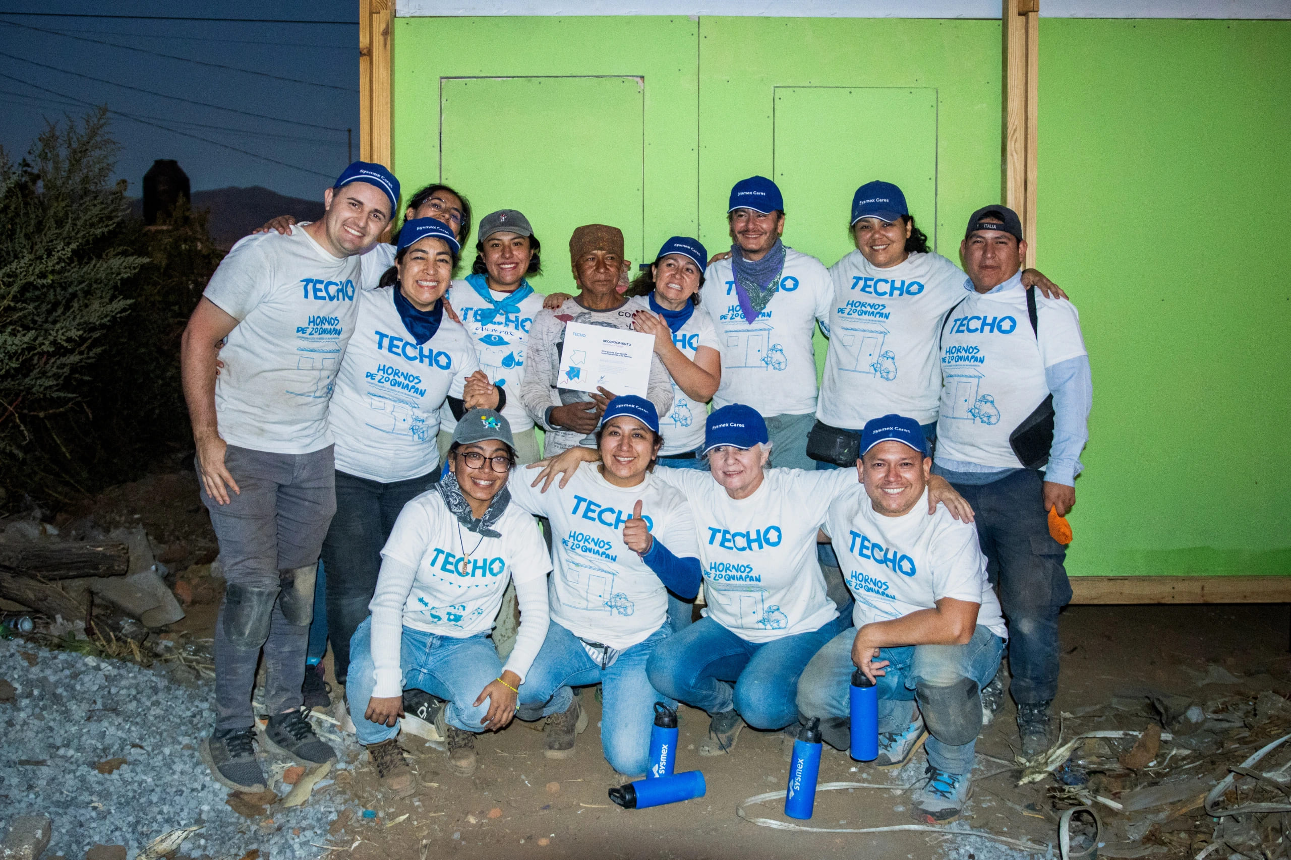 Voluntarios de Sysmex construyen vivienda en México en alianza con la ONG TECHO